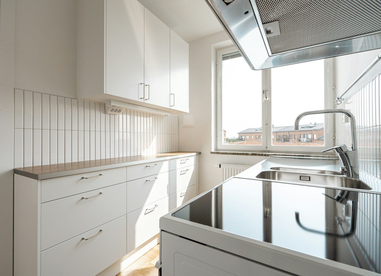 Planning a kitchen around one window