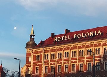 top hotel and restaurants image